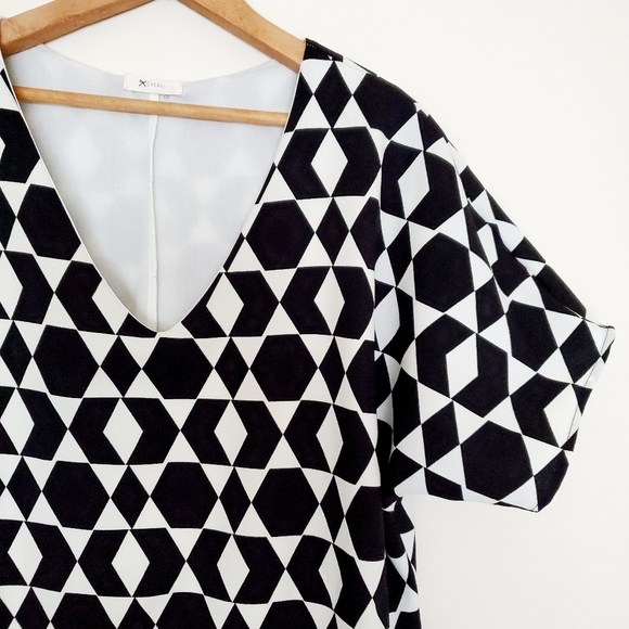 Everly black & white geometric print shirt dress - Picture 2 of 5